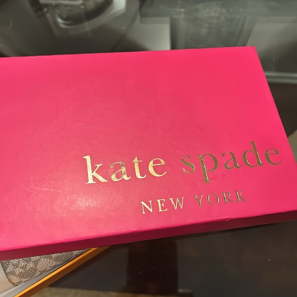 EUC Large Kate Spade zipper wallet gray/cream. - Picture 14 of 14